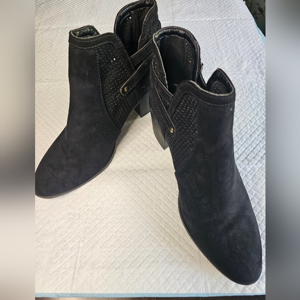 Cupid Brand  Black Suede Booties. Size 7.5